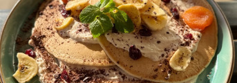 Škoricové lievance s banánovým mascarpone a strúhanou čokoládou